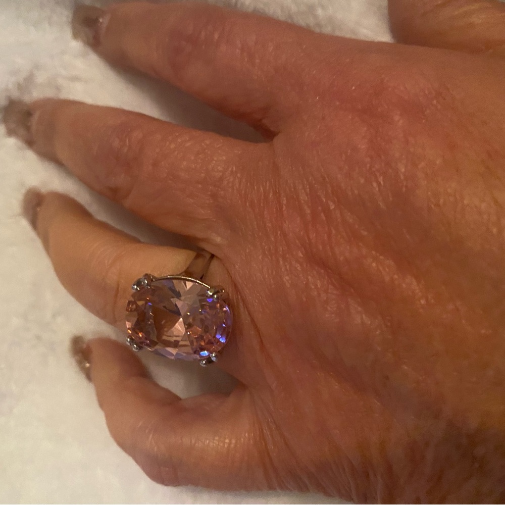 Elegant Gold and Pink Gemstone Ring